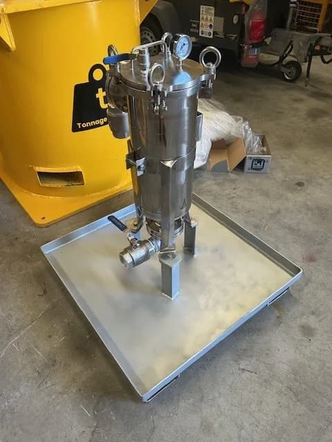 Filter housing side view