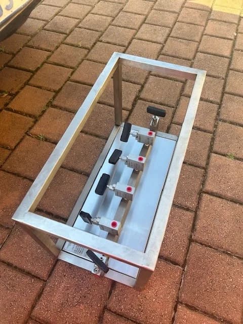 Test manifold detail