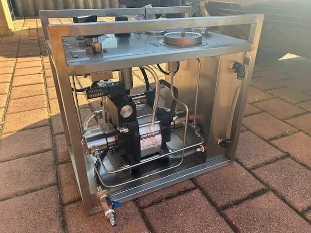 Test pump complete unit